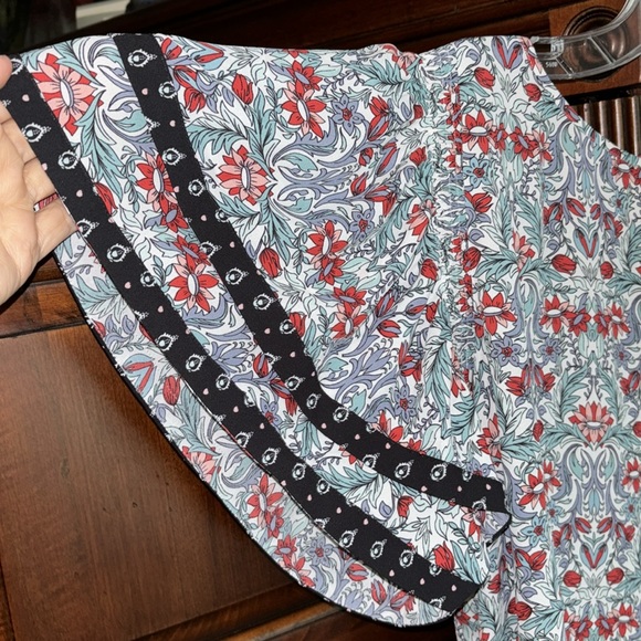 Loft Floral Double Flutter Sleeve Blouse - Picture 3 of 8